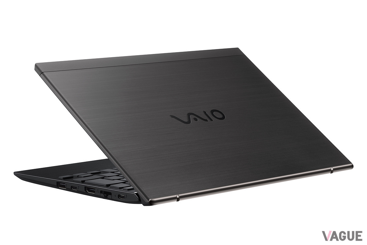 「VAIO SX12」のディスプレイは、12.5インチのフルHD液晶を採用