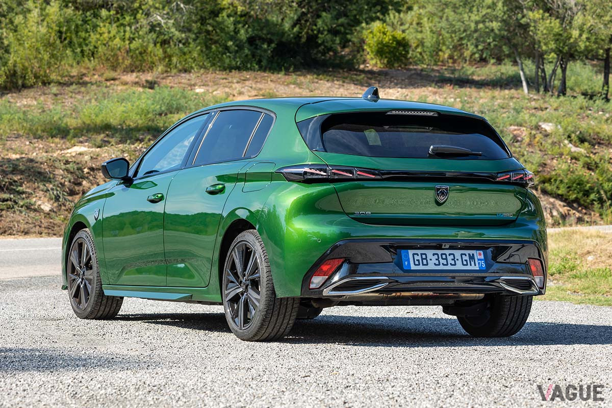 プジョー新型「308」。日本市場への導入が予定されているPHEVの「ハイブリッド225」を搭載
