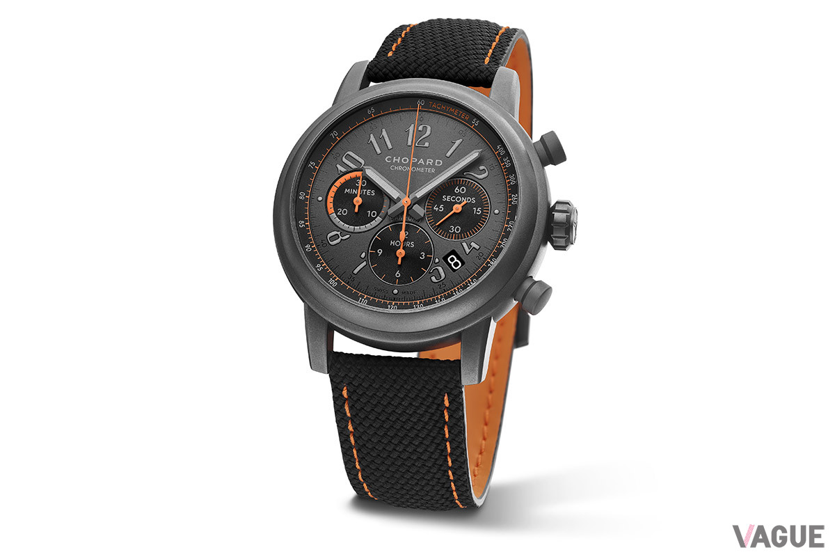 グレーのダイヤル、サブダイヤルのブラックとのグラデーションがシック