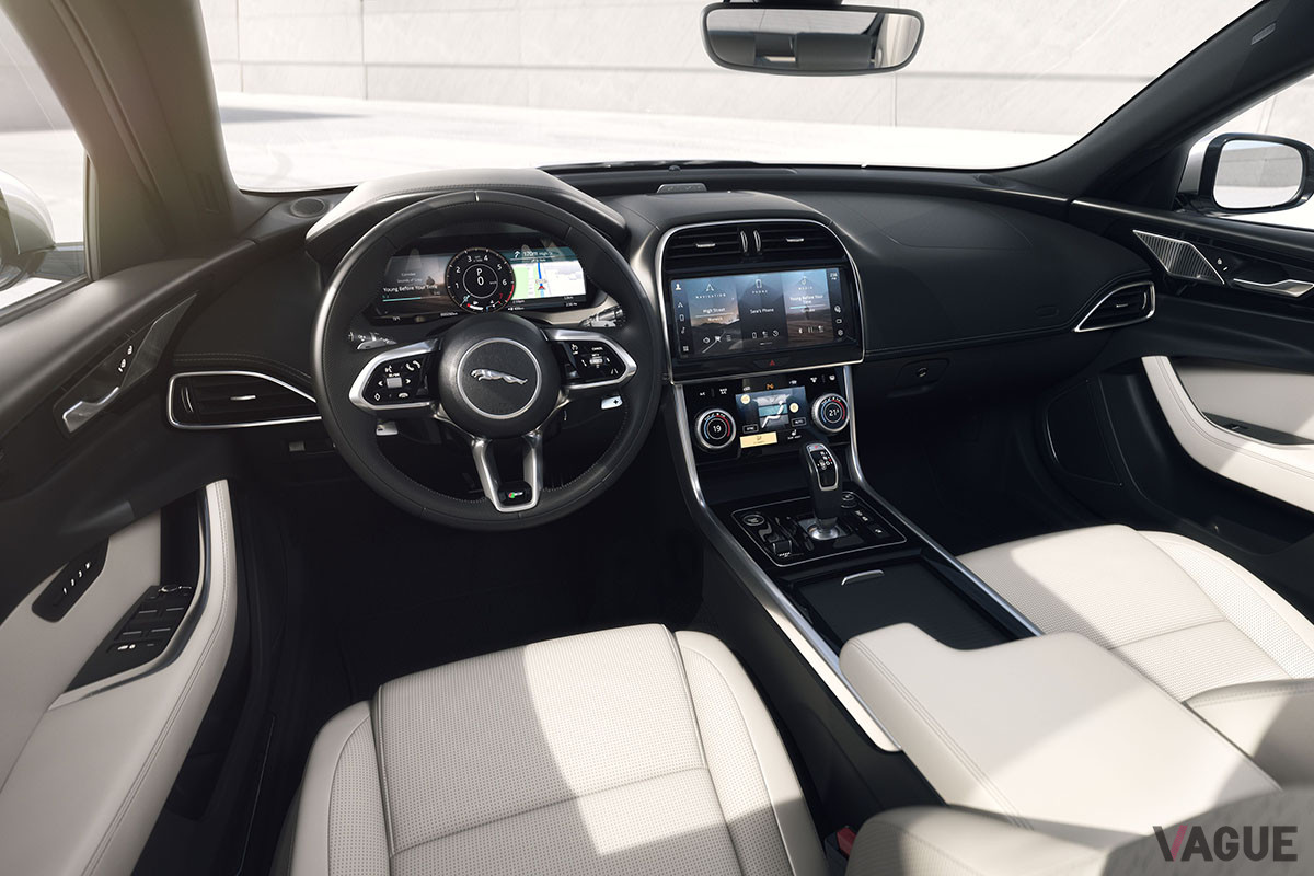 ジャガー2022年型「XE」のインテリア light oyster