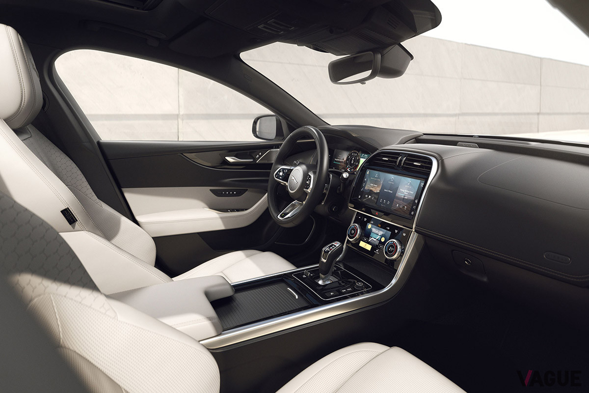 ジャガー2022年型「XE」のインテリア light oyster