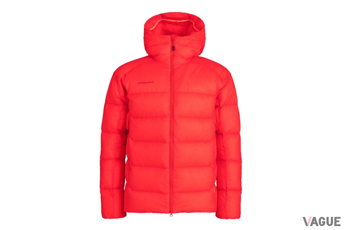 「Meron IN Hooded Jacket AF」のカラー「spicy」。サイズはXS／S／M／L／XLの5展開