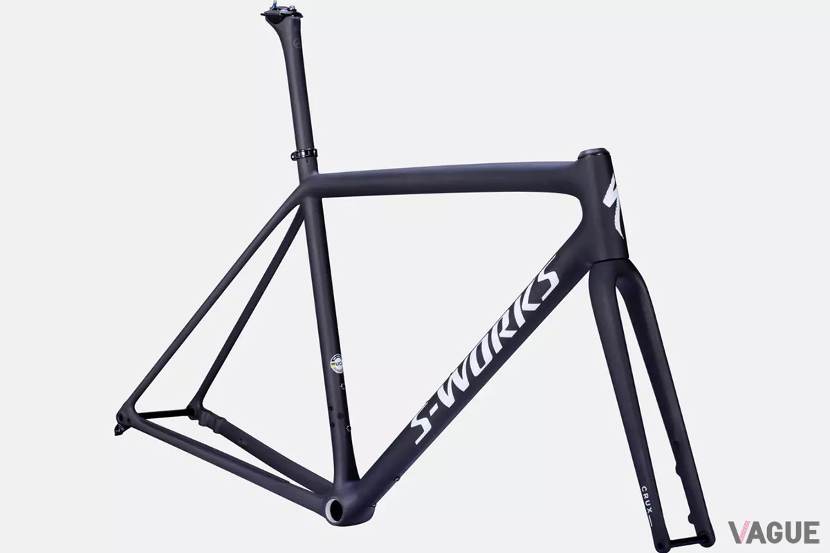2カラー＆4サイズがラインナップされる「S-WORKS CRUX FRAMESET」。フレームセットの重量は725gからと超軽量だ