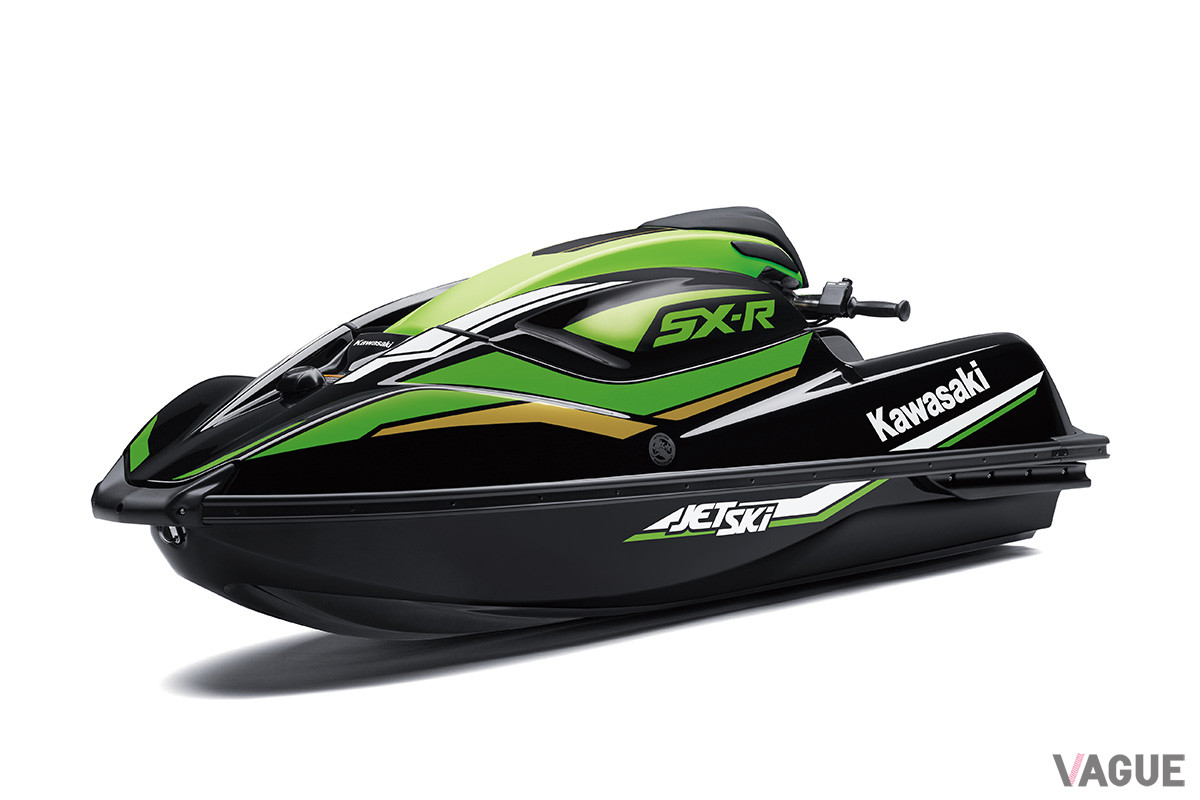 1498ccの4ストローク並列4気筒エンジンを搭載する「SX-R」。強大なパワーと効率的なハルにより、ライダーの体重移動でエキサイティングなライディングを楽しめる