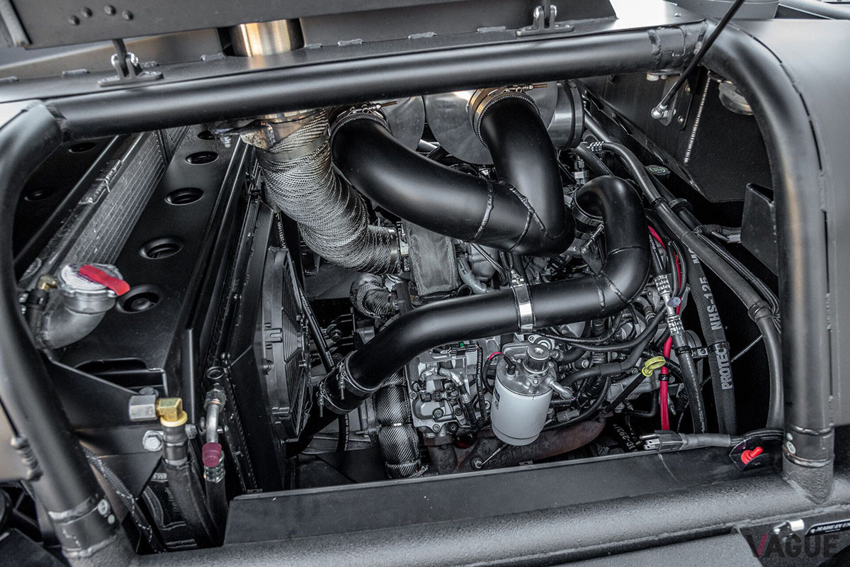 車体後部に配置された、ツインターボV8エンジン（C）Hemmings
