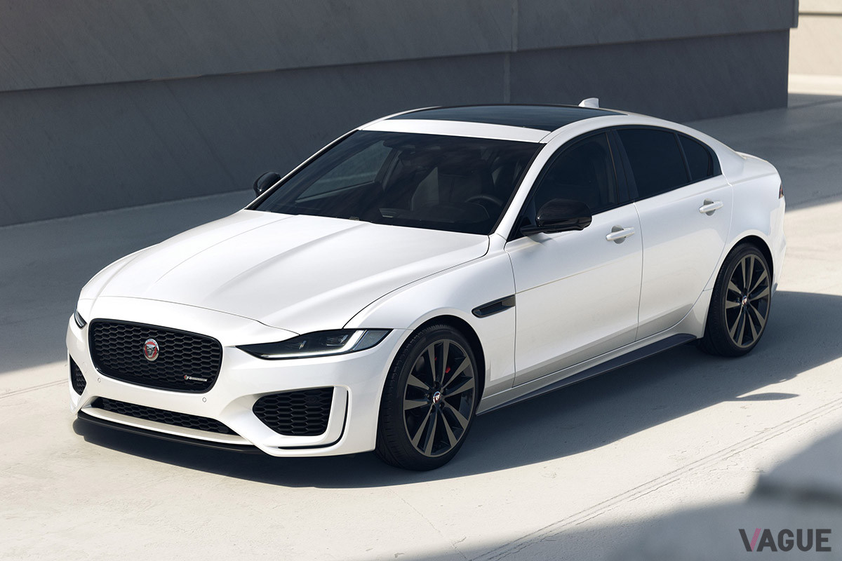 ジャガー2022年型「XE R-DYNAMIC BLACK」のフロント