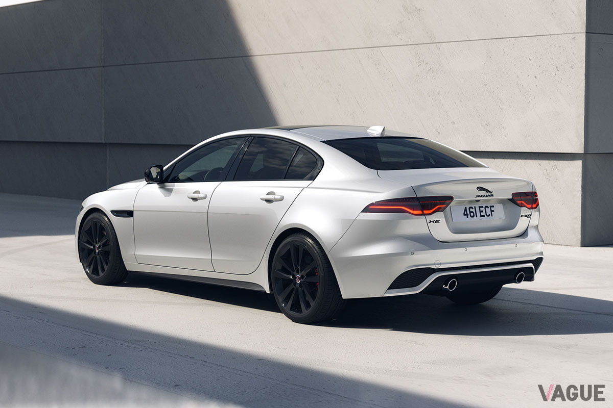 ジャガー2022年型「XE R-DYNAMIC BLACK」のリア