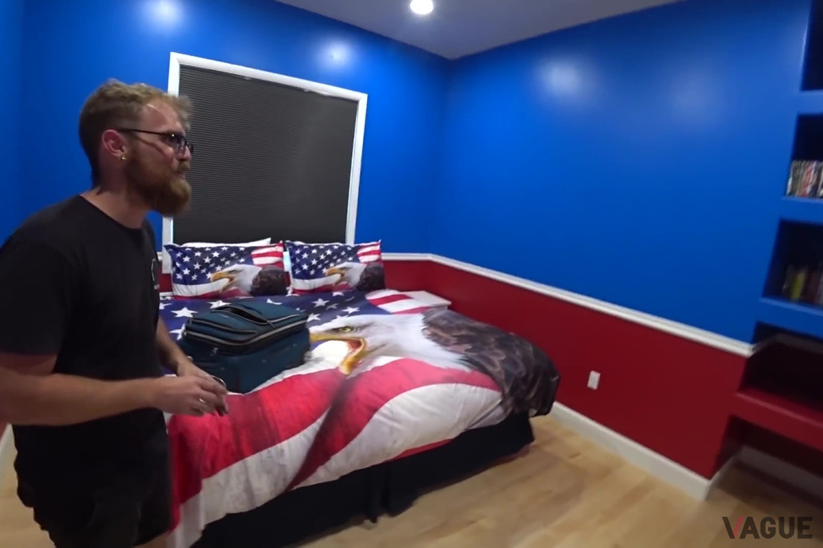 壁紙からベッドまで、完全アメリカ仕様のベッドルーム（C）YouTube（Taylor Ray）