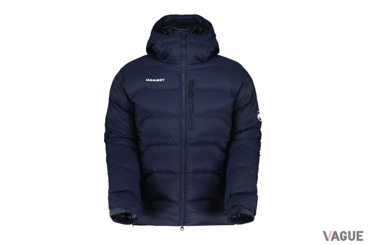 「Xeron IN Hooded Jacket AF」のカラー「marine-white」。サイズはXS／S／M／L／XL／3XLの6展開