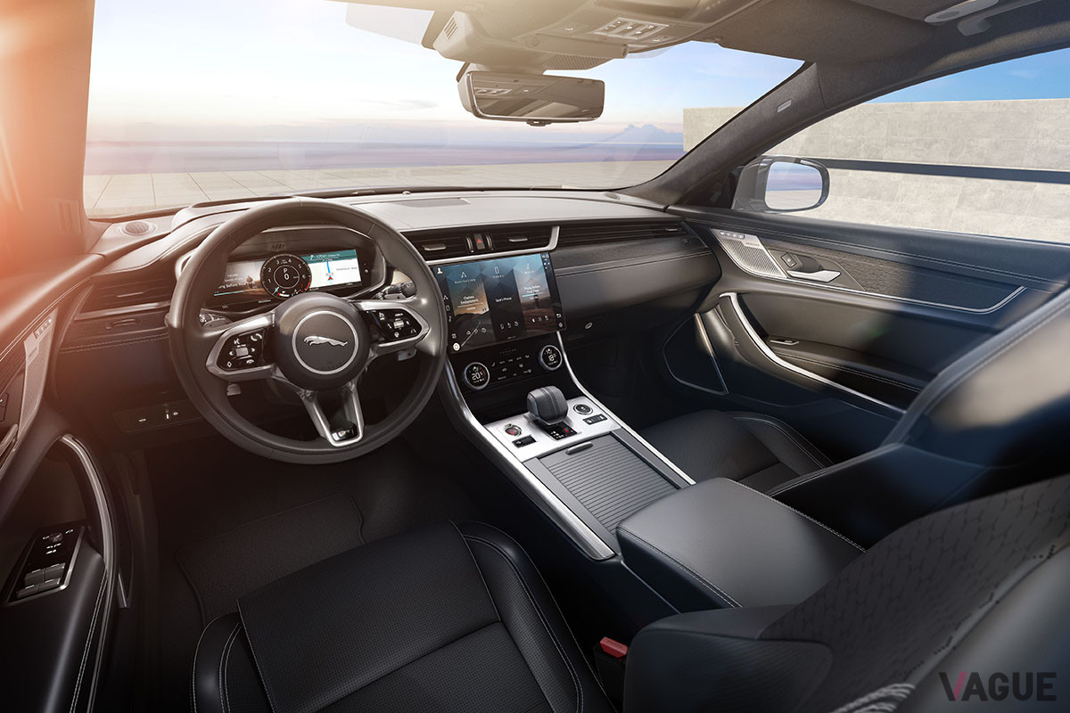 ジャガー2022年型「XF」のインテリア ebony