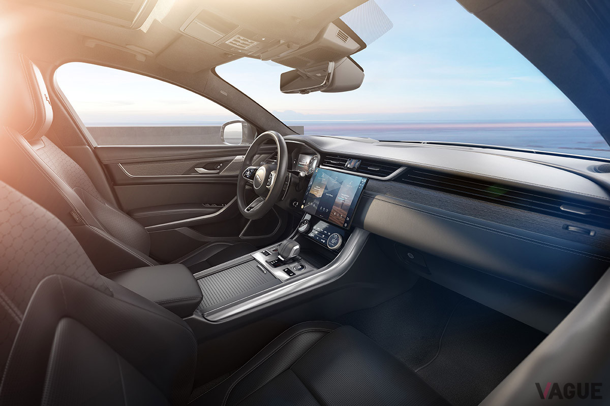 ジャガー2022年型「XF」のインテリア ebony