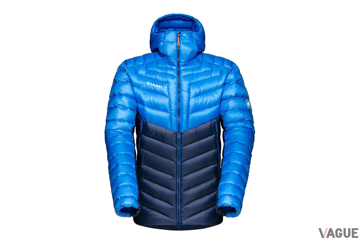 「Broad Peak IN Hooded Jacket Men」のカラー「marine-ice」。サイズはS／M／Lの3展開