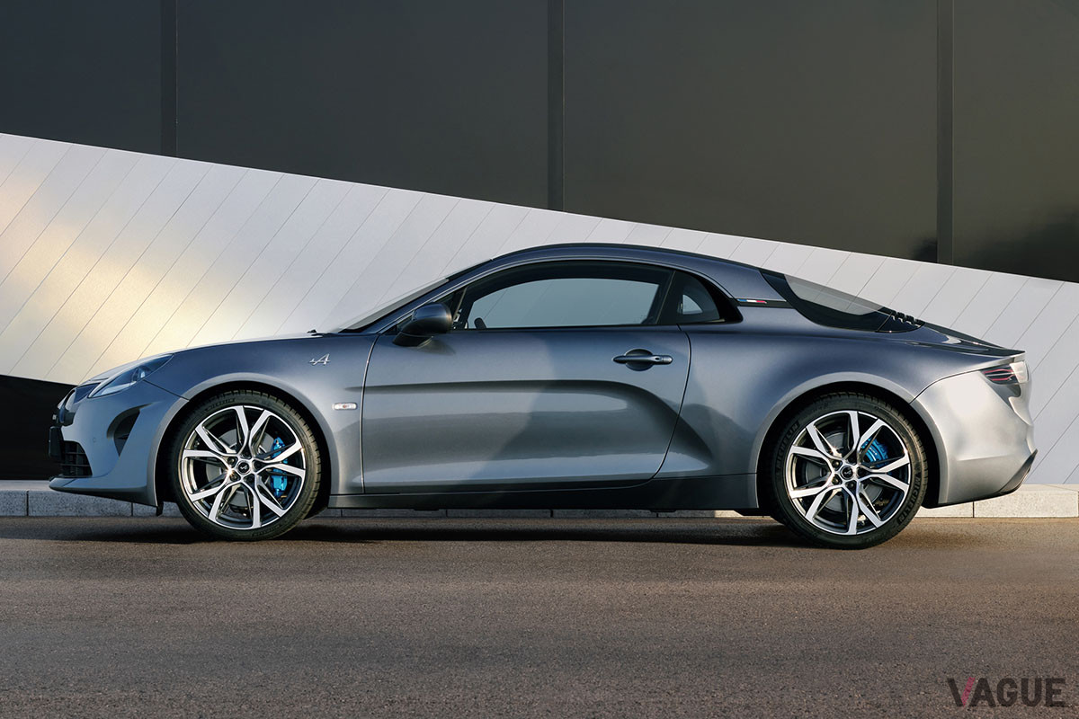 「A110 GT」のタイヤはフロント205／40R18、リア235／40R18となっている