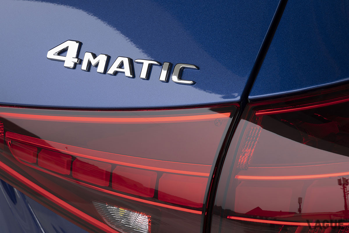パワーの最大45％をフロントに、最大55％をリアに配分できるフルタイム4WDシステム「4MATIC」を搭載