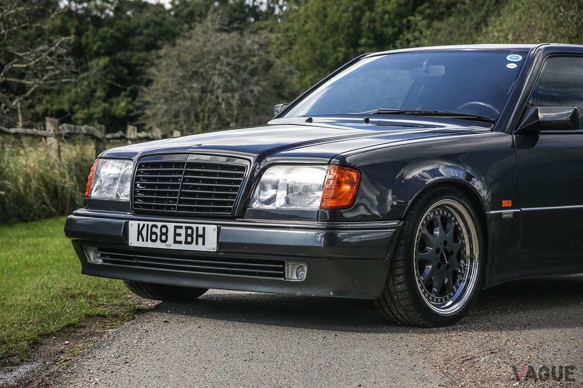 5万5000ポンド（邦貨換算約840万円）で継続販売中の「300CE 3.4 AMG ブラバスワイドボディ」（C）2021 Courtesy of RM Sotheby's