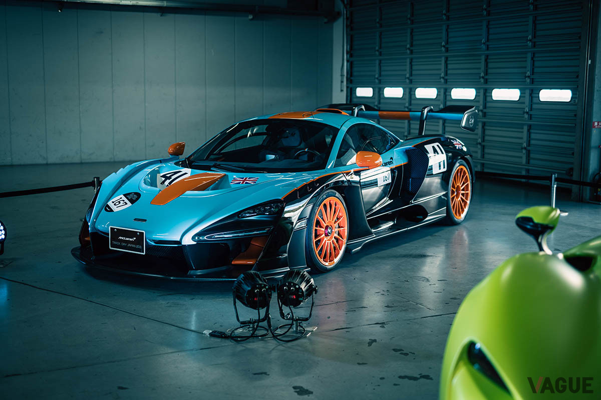 ガルフカラーにカラーリングされたマクラーレン「セナ」も展示された