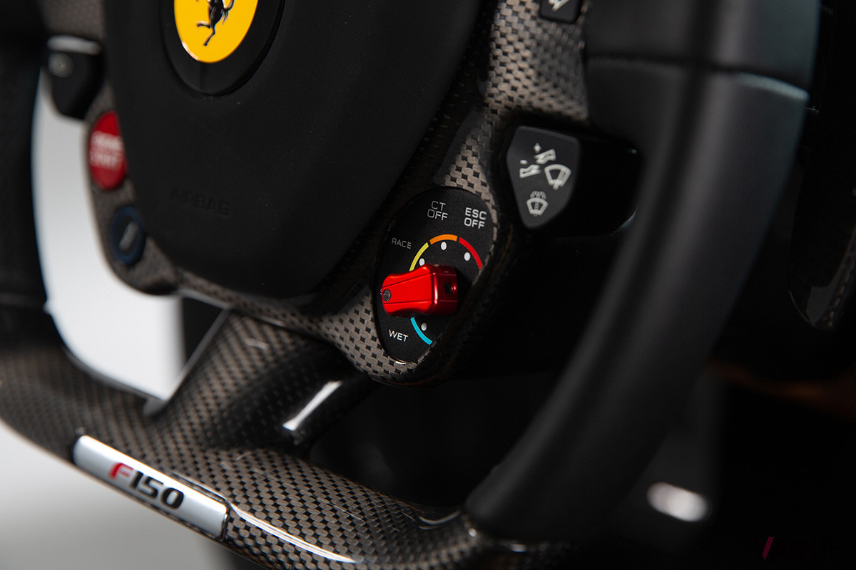 214万2500ポンド（約3億2800万円）で落札された「ラ フェラーリ」（C）2021 Courtesy of RM Sotheby's
