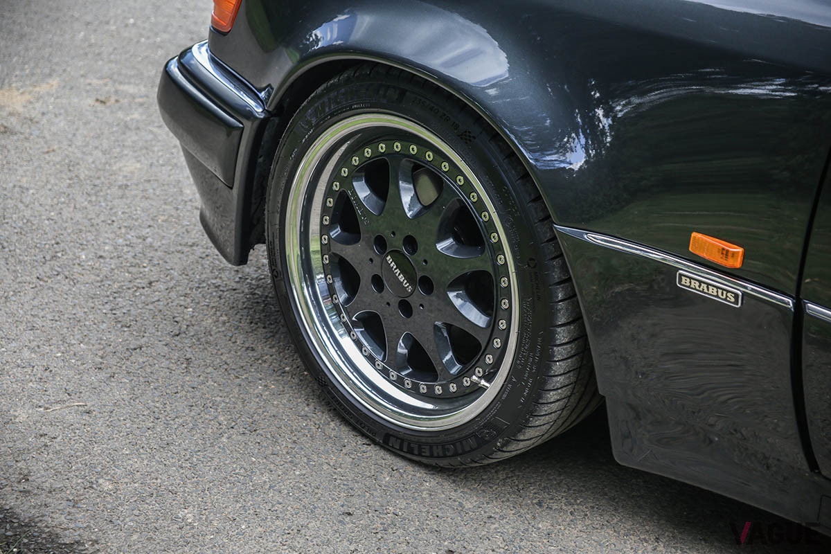 5万5000ポンド（邦貨換算約840万円）で継続販売中の「300CE 3.4 AMG ブラバスワイドボディ」（C）2021 Courtesy of RM Sotheby's