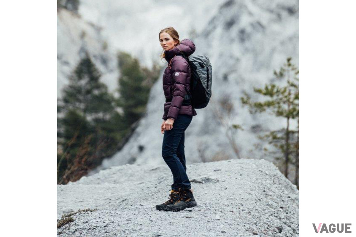 女性用もラインナップ。写真は、「Meron IN Hooded Jacket Women」のカラー「grape」