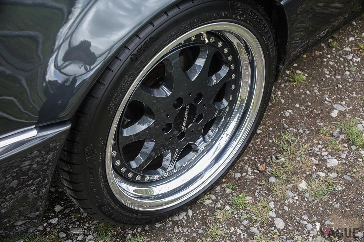 5万5000ポンド（邦貨換算約840万円）で継続販売中の「300CE 3.4 AMG ブラバスワイドボディ」（C）2021 Courtesy of RM Sotheby's