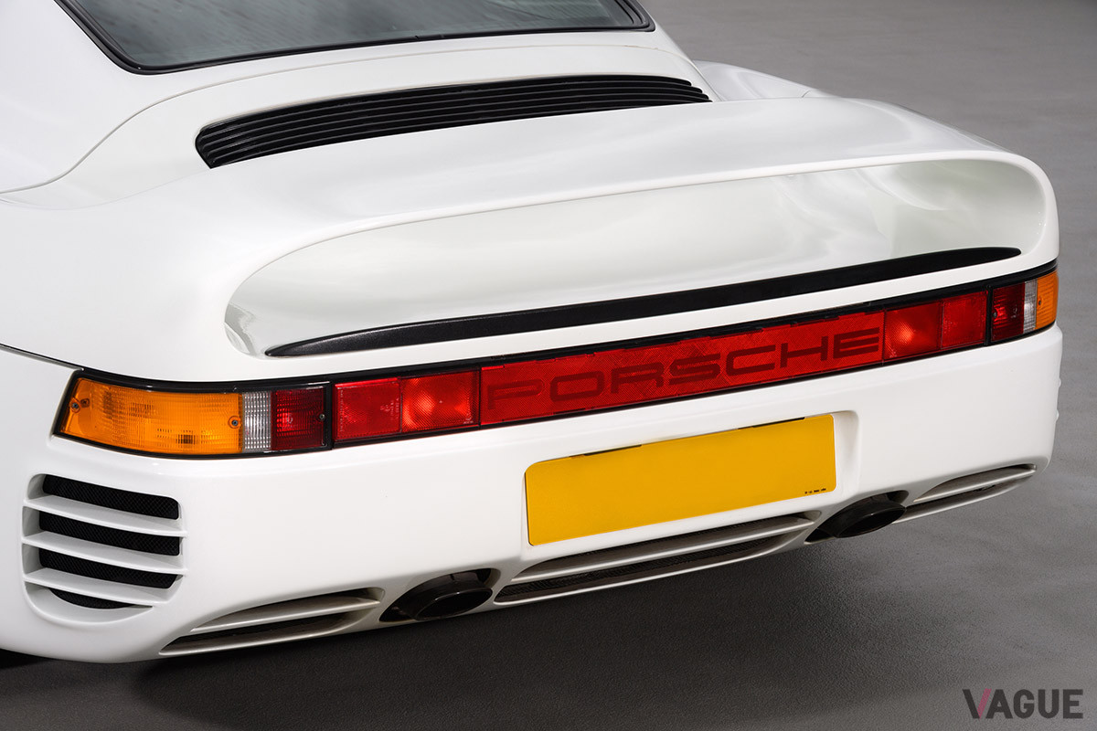 115万8125ポンド（邦貨換算約1億7800万円）で落札されたポルシェ「959（1987年式）」（C）2021 Courtesy of RM Sotheby's