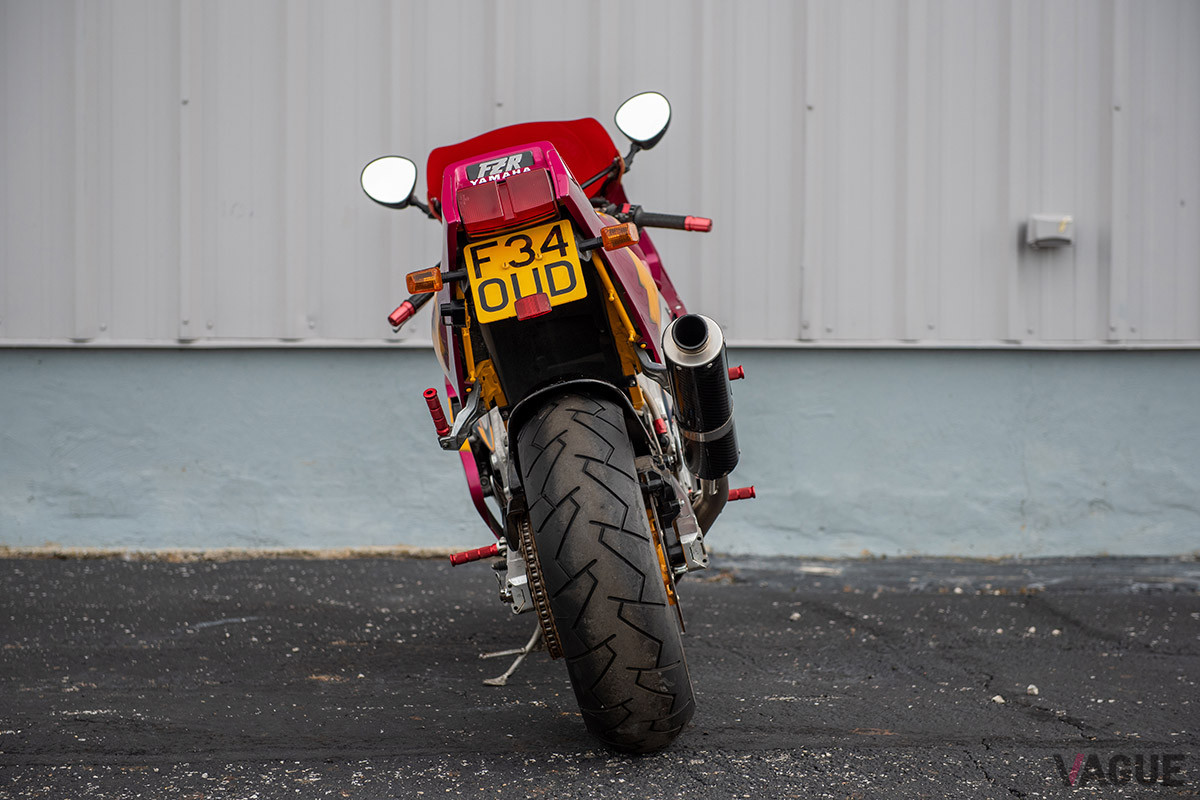 4888ドル（邦貨換算約54万3000円）で落札されたヤマハ「FZR1000」（C）2021 Courtesy of RM Sotheby's