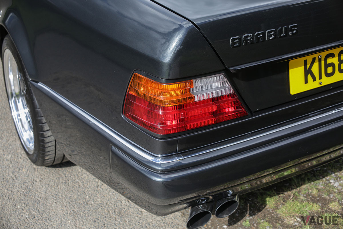 5万5000ポンド（邦貨換算約840万円）で継続販売中の「300CE 3.4 AMG ブラバスワイドボディ」（C）2021 Courtesy of RM Sotheby's