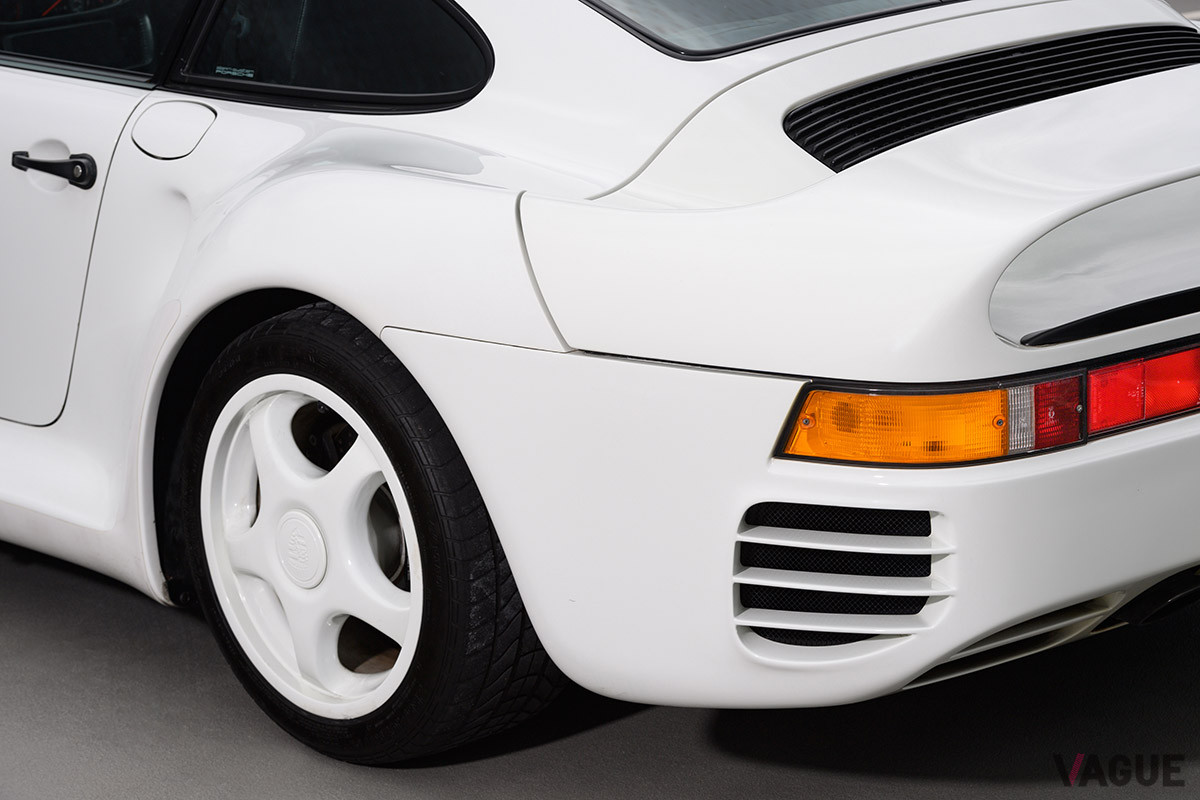 115万8125ポンド（邦貨換算約1億7800万円）で落札されたポルシェ「959（1987年式）」（C）2021 Courtesy of RM Sotheby's