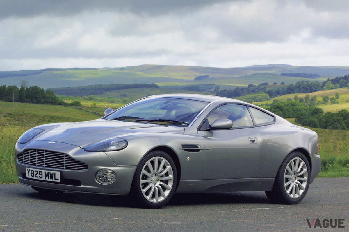 ルーフにボンネット、トランクリッド、前後フェンダー、ドアを含むすべての外部パネルは、超塑性成型およびプレス成型のアルミニウムから製造