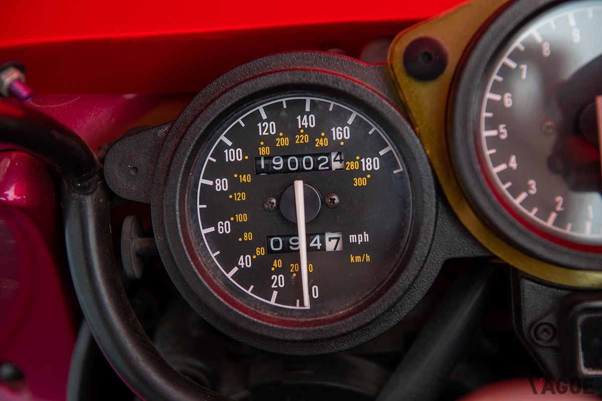 4888ドル（邦貨換算約54万3000円）で落札されたヤマハ「FZR1000」（C）2021 Courtesy of RM Sotheby's