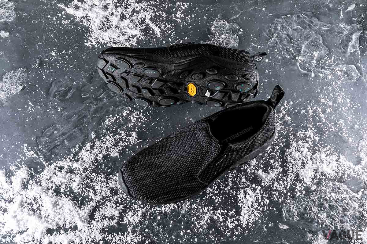 透湿防水性をサポートするMERRELL独自のウォータープルーフメンブレン“Mselect DRY”を搭載することで、シューズ内をドライに保ち、快適性を確保した