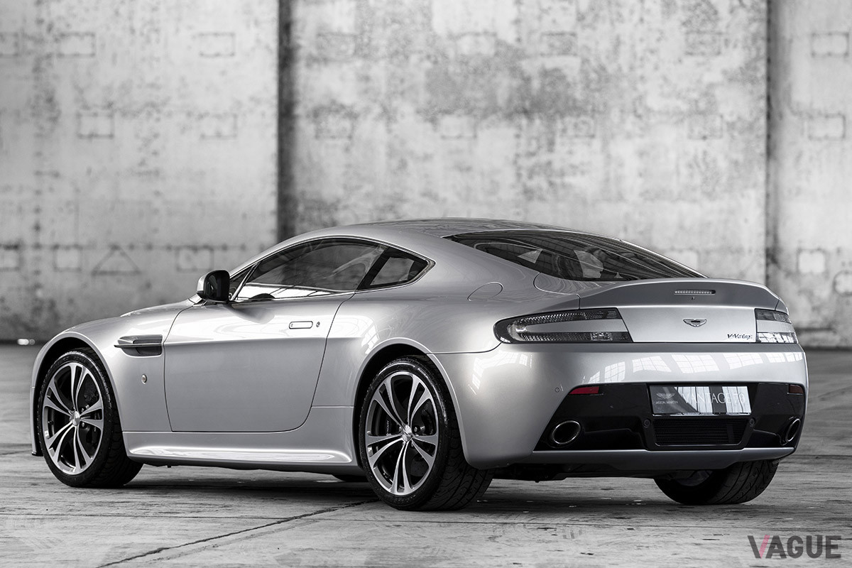 「V12ヴァンテージS」は、当時アストンマーティン史上最速モデルであった
