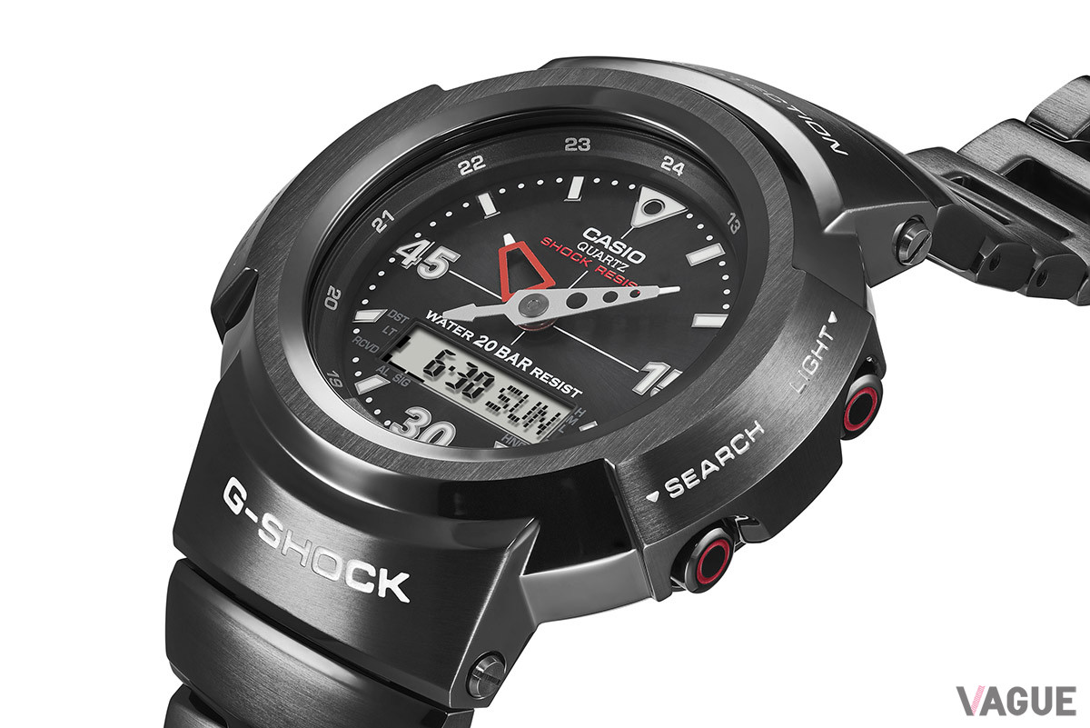 ヘアラインとミラー仕上げによってメタルの質感が協調されている