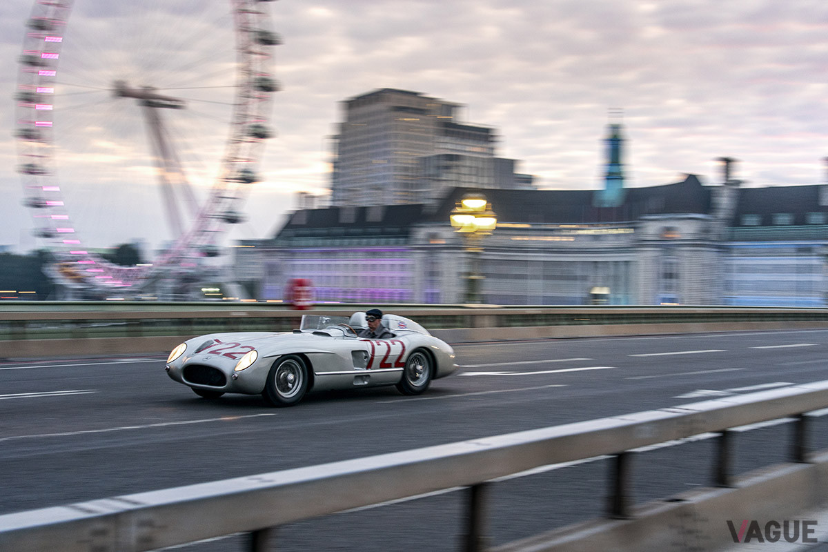 ウェストミンスター橋を走る300SLR「722」