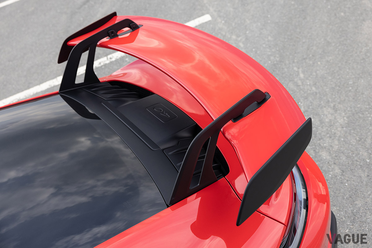 992型「911 GT3」のリアウイングは、その形からスワンネック形状（白鳥の首）といわれている（C）Porsche