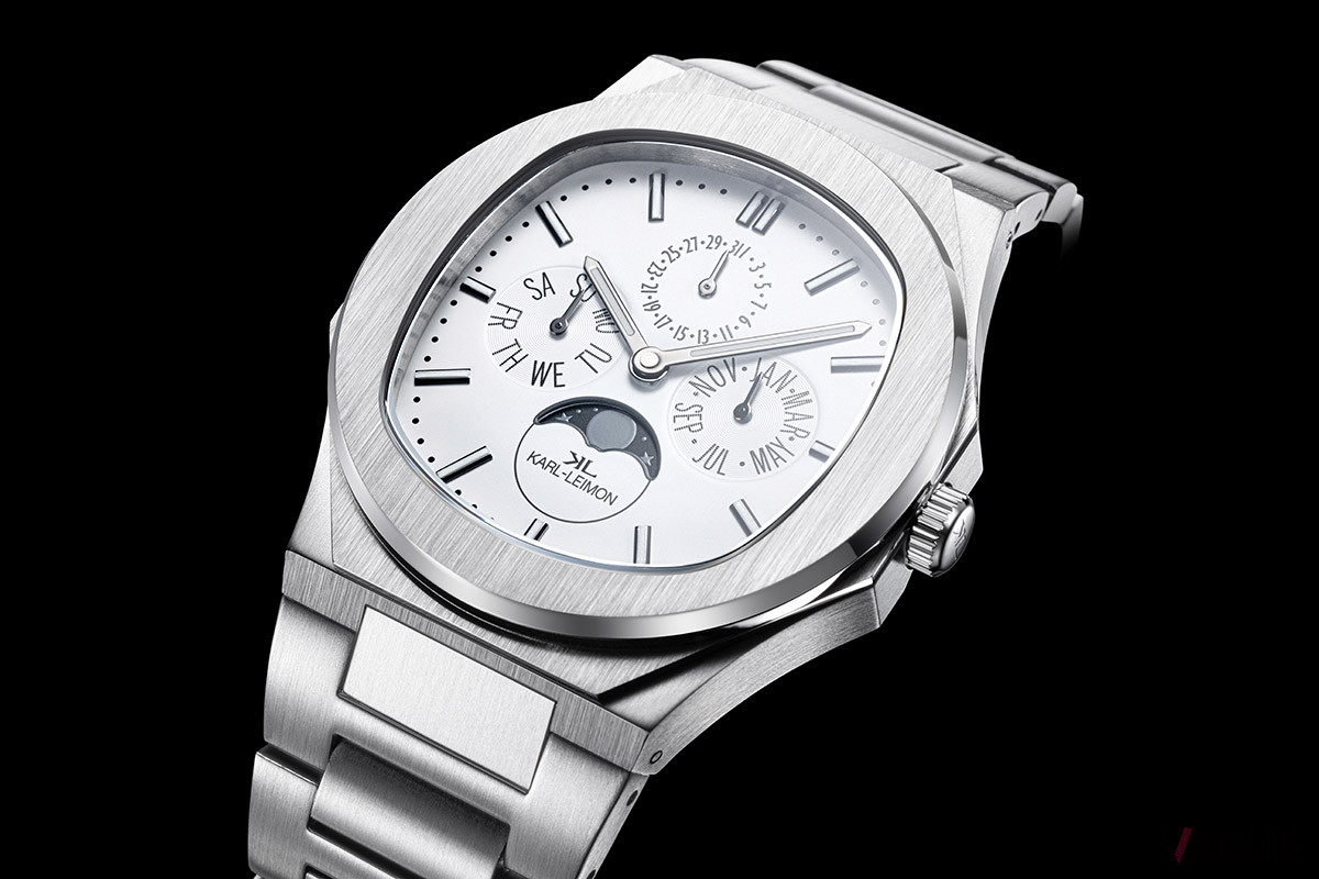 MAJESTY STAINLESS STEEL「WHITE」(交換用ラバーベルト付き)