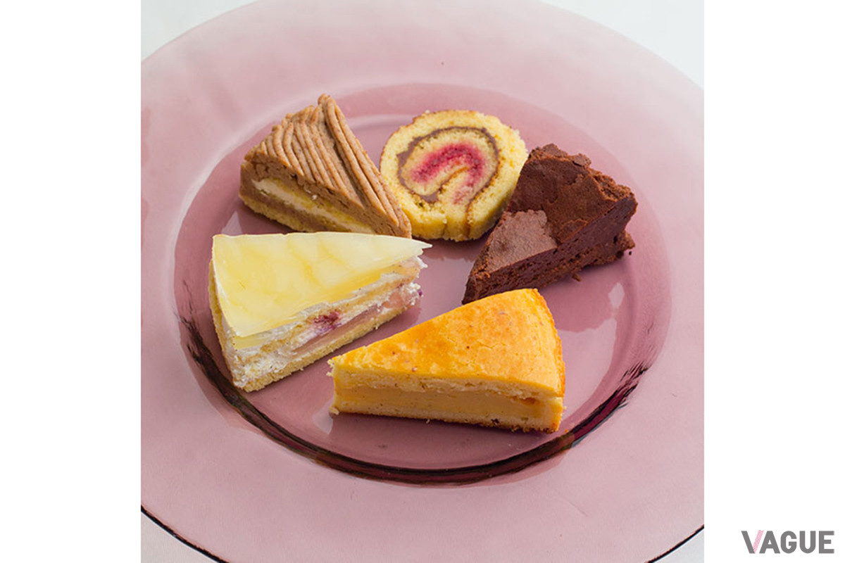 デザートは、少量で数種類のデザートを食べたいという女性の気持ちに応えてくれるサービスが継続されているのは嬉しい（C）BISTROT DE LA CITÉ