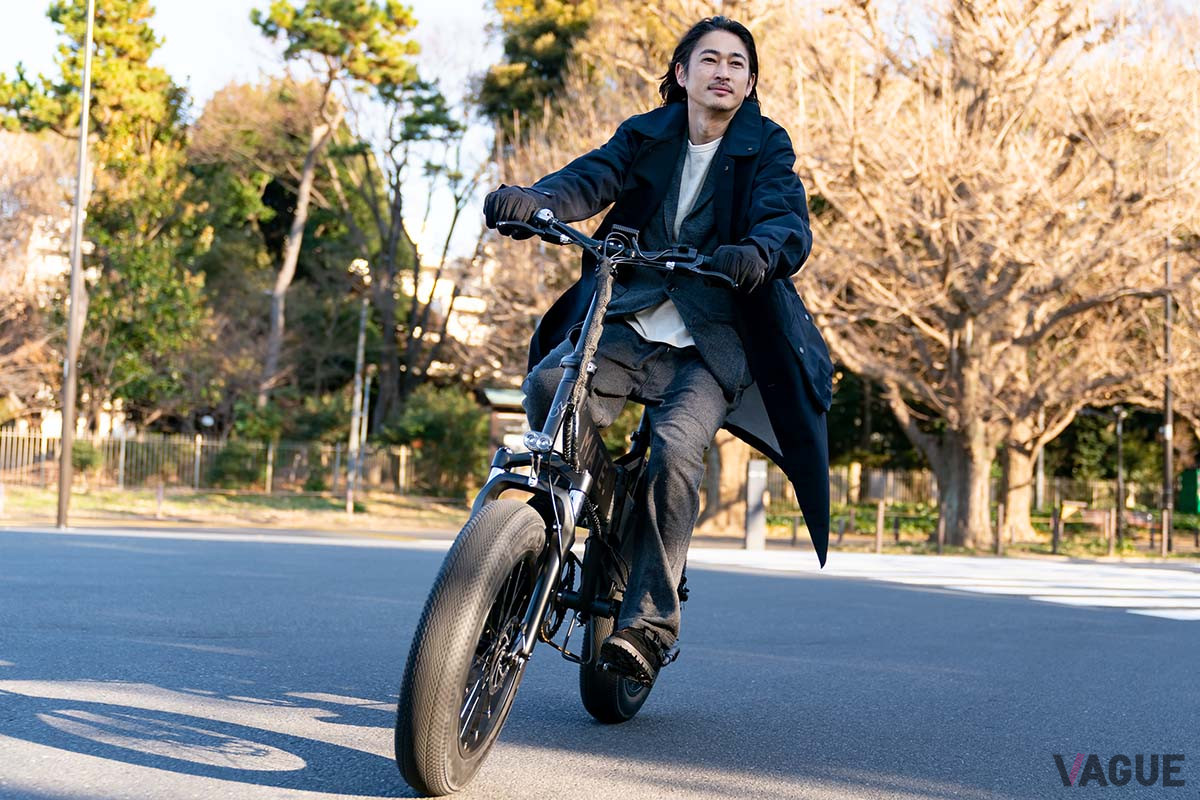 折りたたみ機構を搭載するなど、都市で暮らす人々の新たな乗り物として注目を集めている「MATE X」