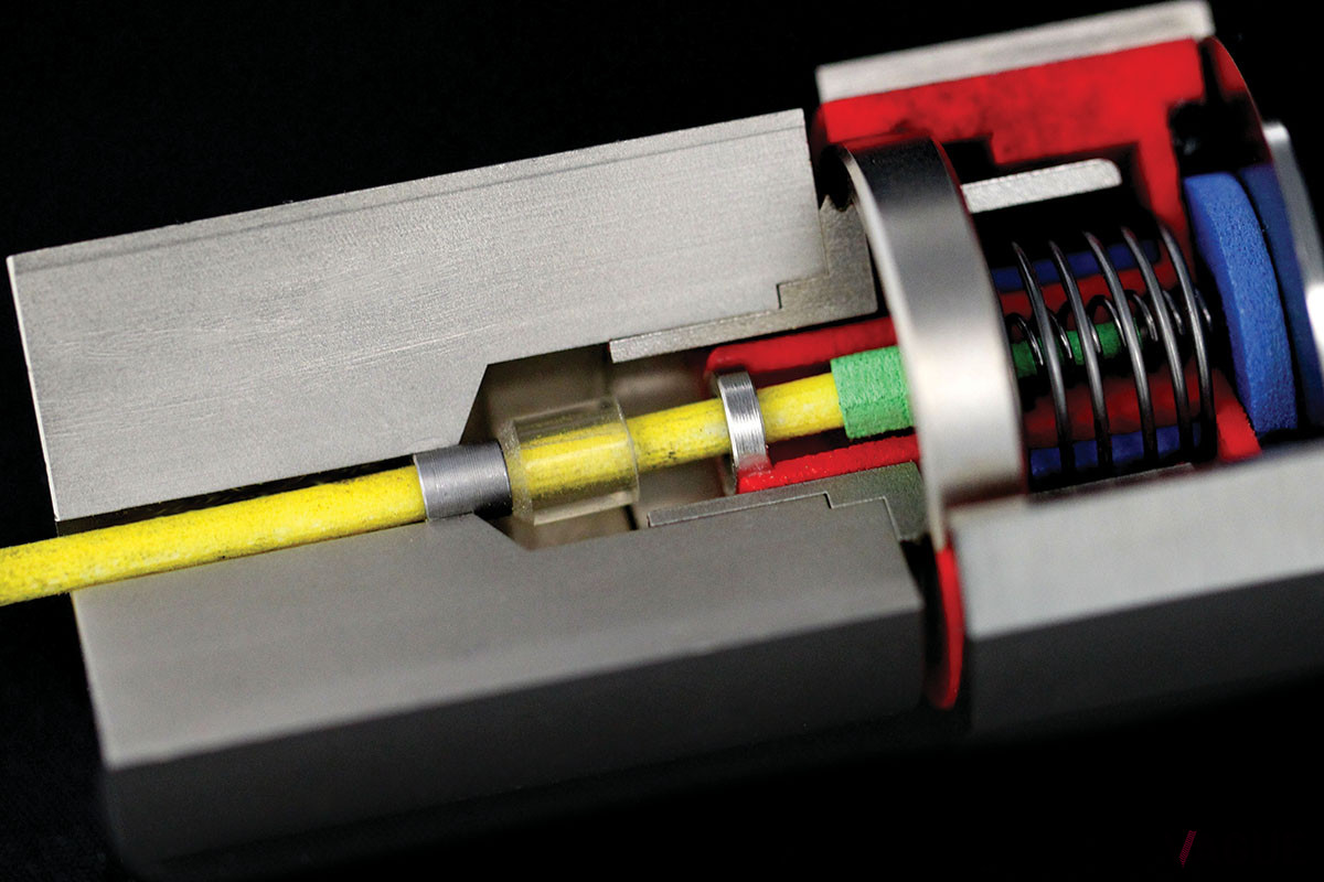 リューズと減圧バルブを一体化させた「リューズビルトイン型自動減圧バルブ」