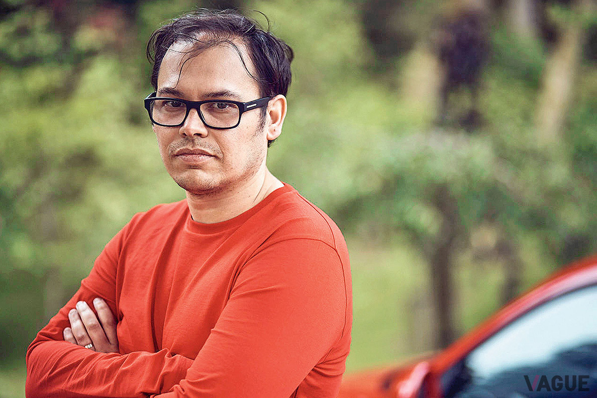 996スワンなどをデザインしたクリス・ラブロイ氏。愛車の「718ケイマンGTS」はレッドカラーのMT仕様（C）Porsche