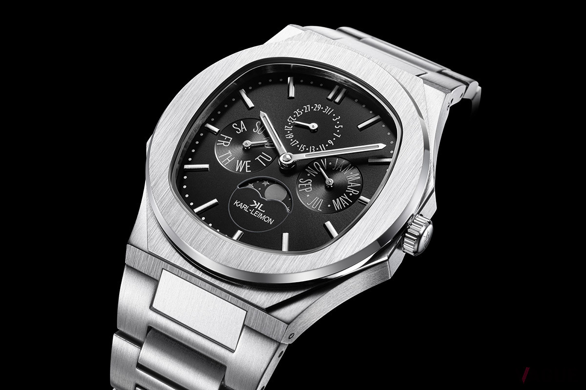 MAJESTY STAINLESS STEEL「BLACK」(交換用ラバーベルト付き)