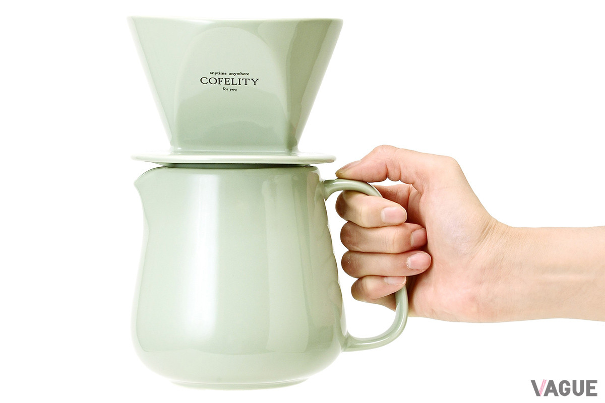 コーヒーサーバーは、丸みを帯びた本体や持ちやすい取っ手など、ドリップ後のコーヒーを攪拌しやすいようこだわり抜いたデザインが特徴