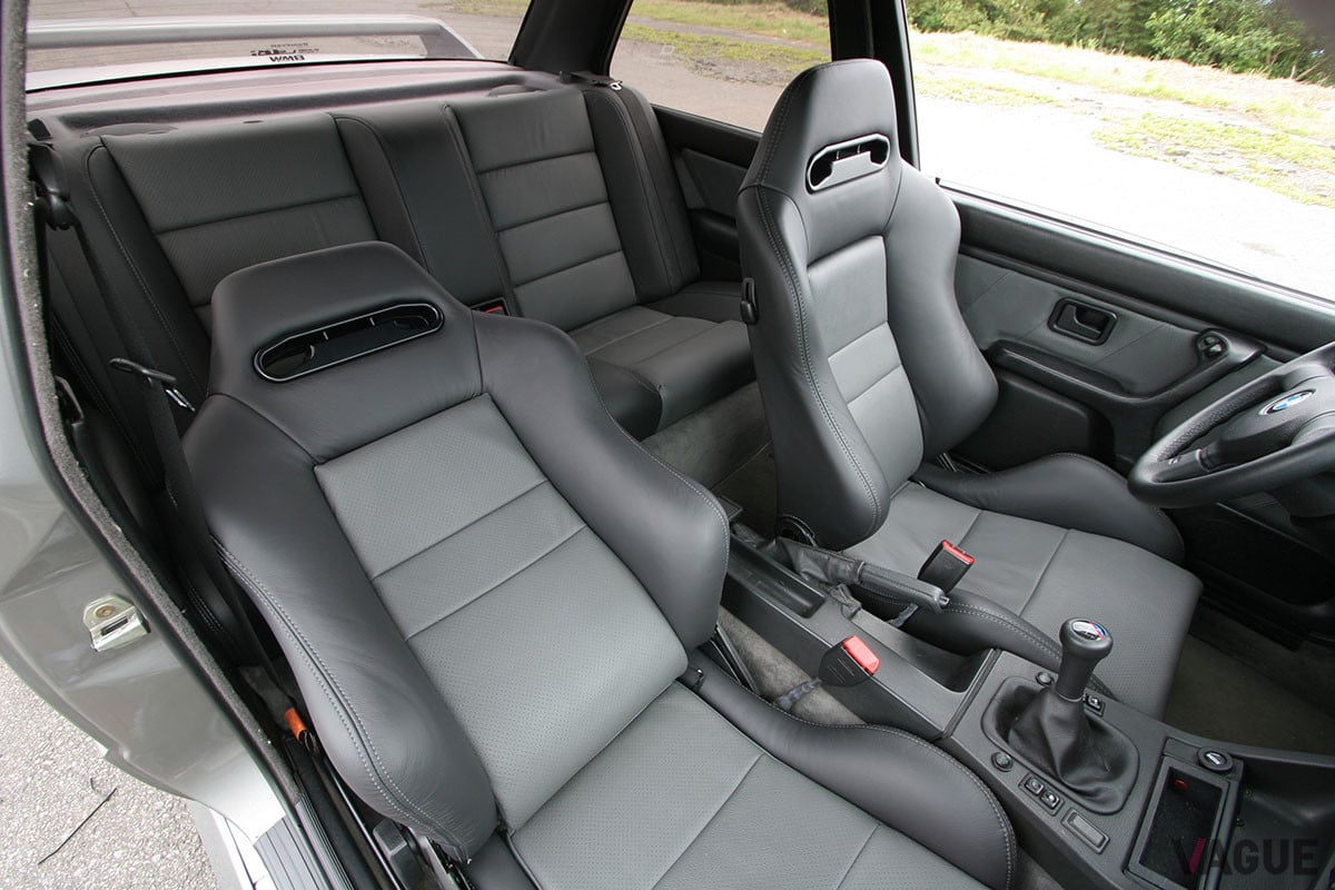 スポーツエボリューションにならって、フロントシートを交換