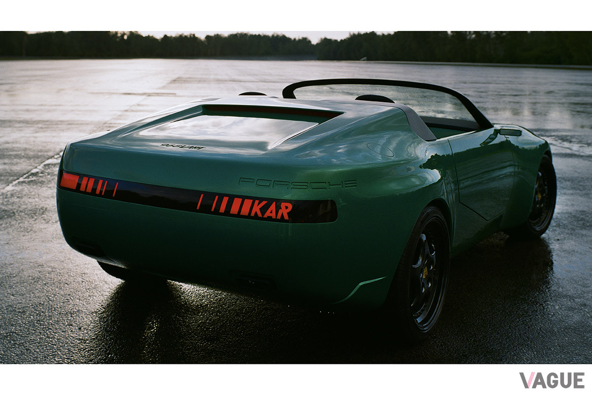 L‘ART DE L’AUTOMOBILEが手掛けた「968」のアートカー。テールライトやステアリングなどには、カー氏の名前が映し出される（C）Porsche