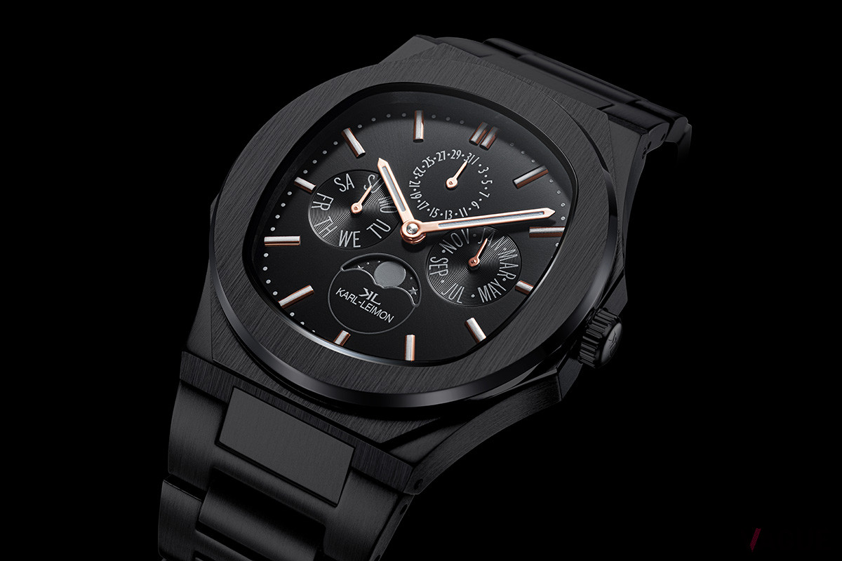 LIMITED EDITION OF 100PCS MAJESTY BLACK STEEL(交換用ラバーベルト付き)