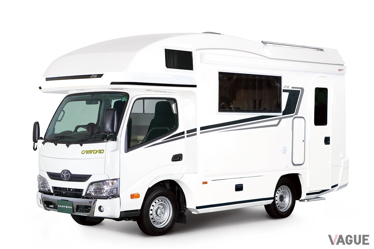 キャブコンの代名詞存在が、バンテックの「ZIL」。美しいボディラインは雨がスムーズに流れるよう工夫されたもので、乗降時の雨垂れやボディの汚れを防いでくれる