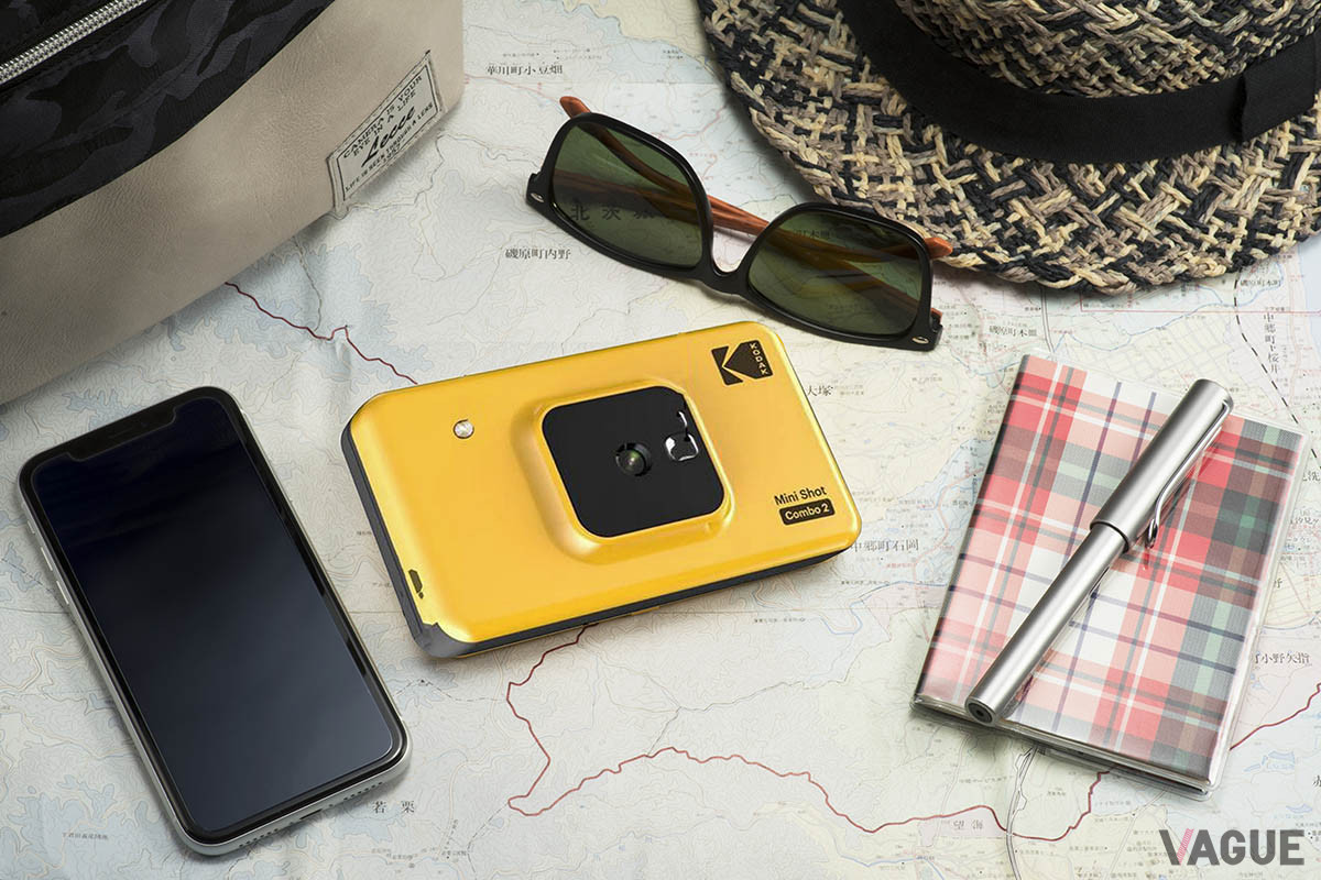 KODAK「Mini Shot Combo 2」は、写真を撮れるカメラ機能に加えて、紙にプリントして写真アルバムもつくれるカメラ機能搭載のモバイルプリンターだ