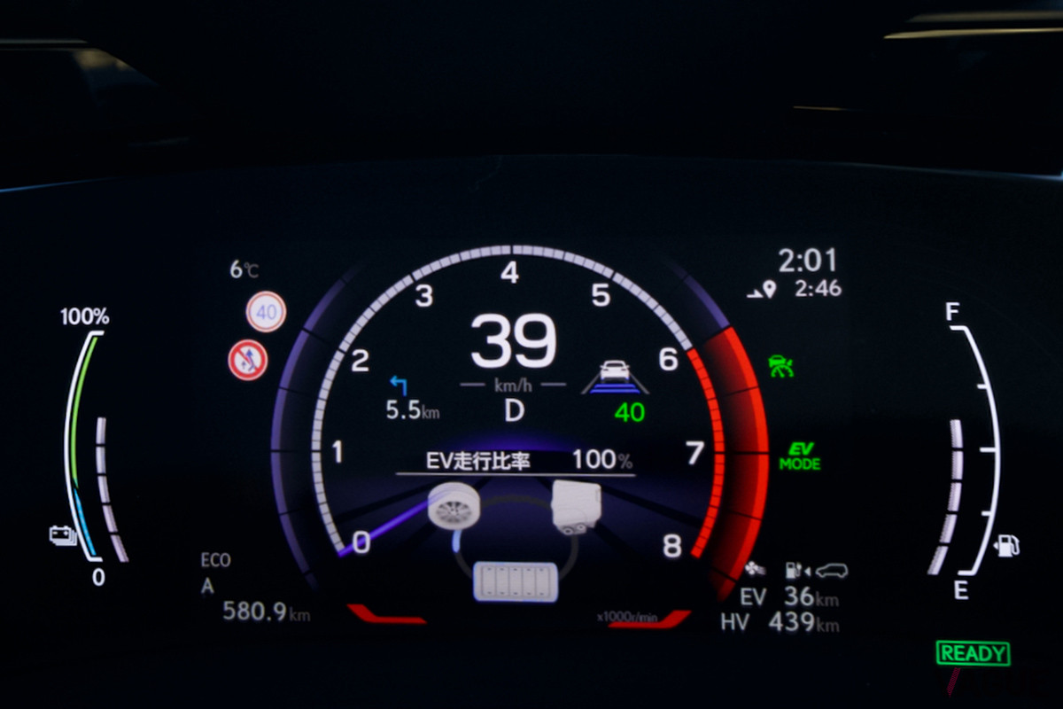 TFT液晶メーター。450h＋では、EV走行比率も表示される