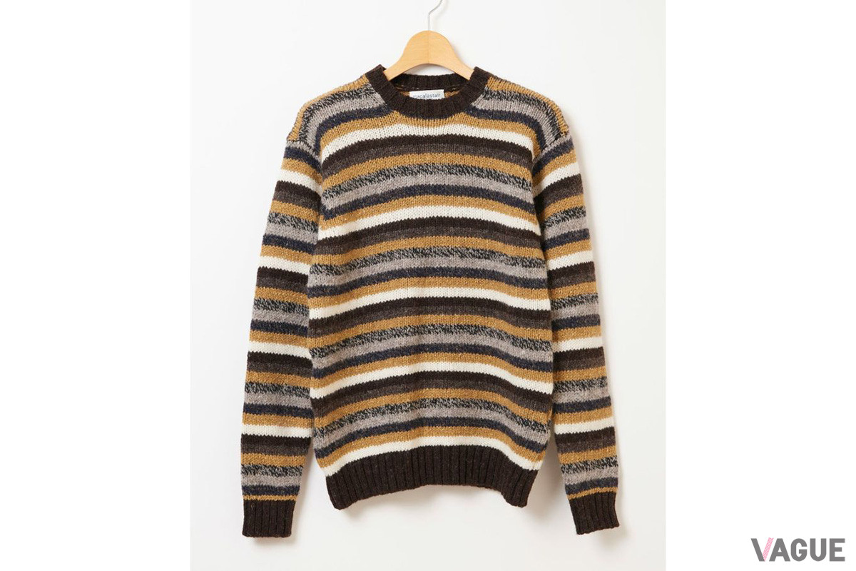 スタイリングの主役にも最適な「フェアリー マルチストライプ」。秋冬のスタイリングに新鮮さを与えてくれる配色で、コーディネートのアクセントになる1枚