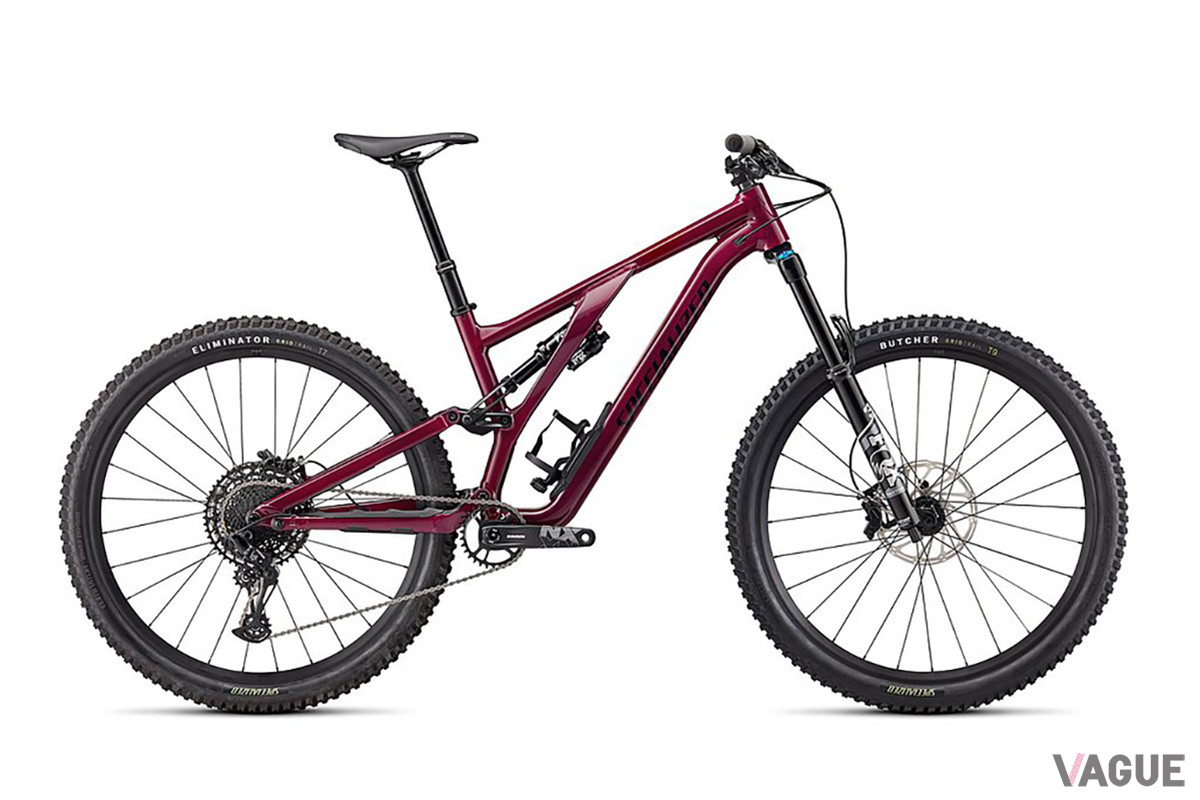 完成車のカラーは2色をラインナップ。写真はGLOSS RASPBERRY／BLACK
